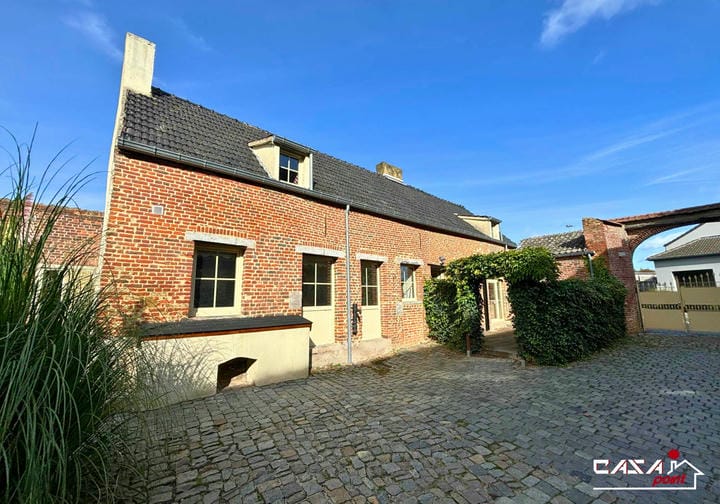 Maison style fermette 2 chambres avec jardin et piscine commune