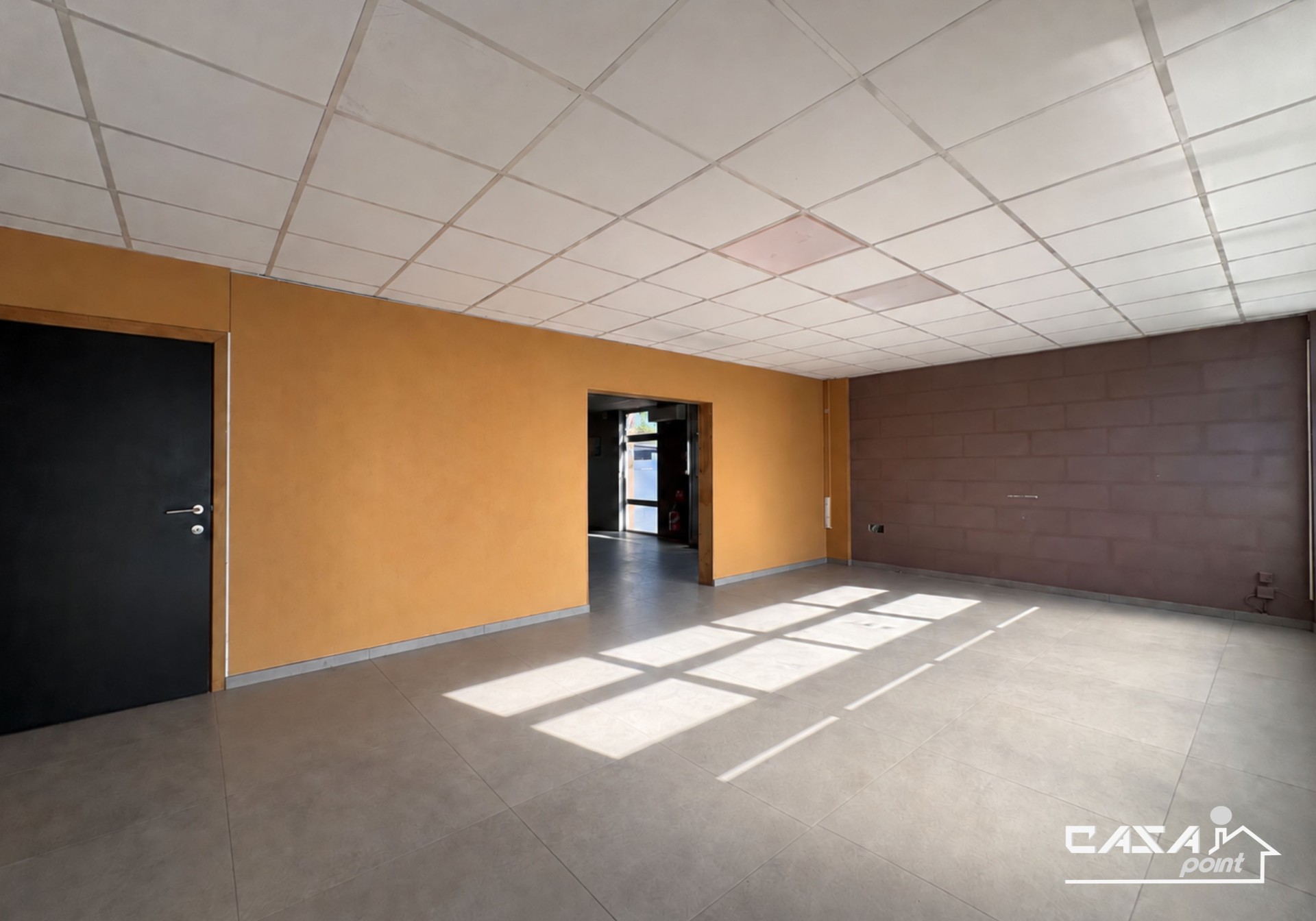 Surface commercial de 120 m²  - Photo 3