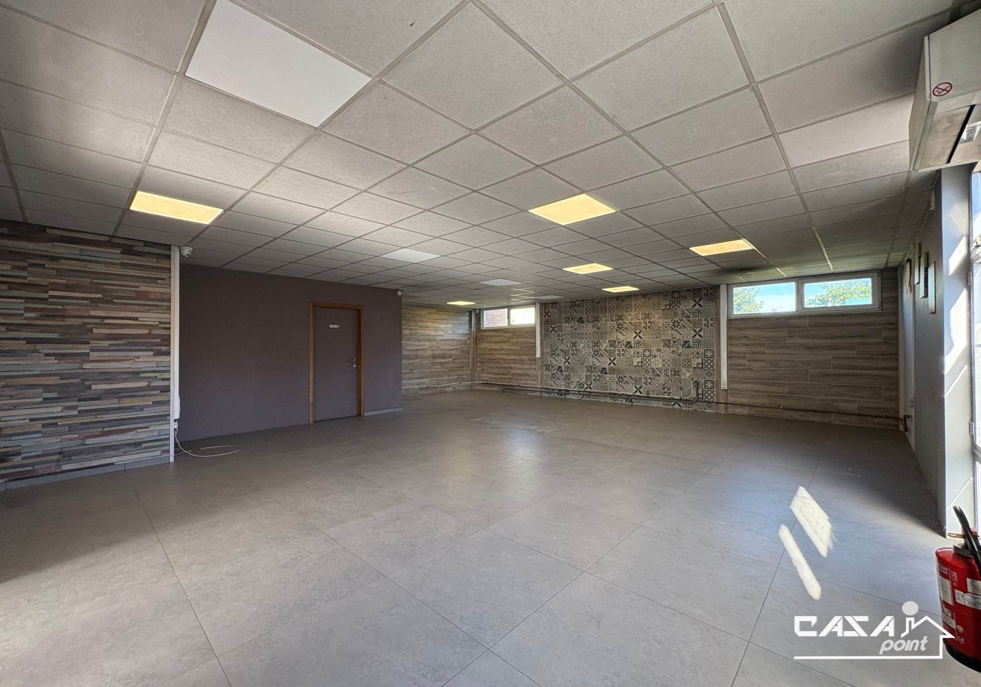 Surface commercial de 120 m²  - Photo 5
