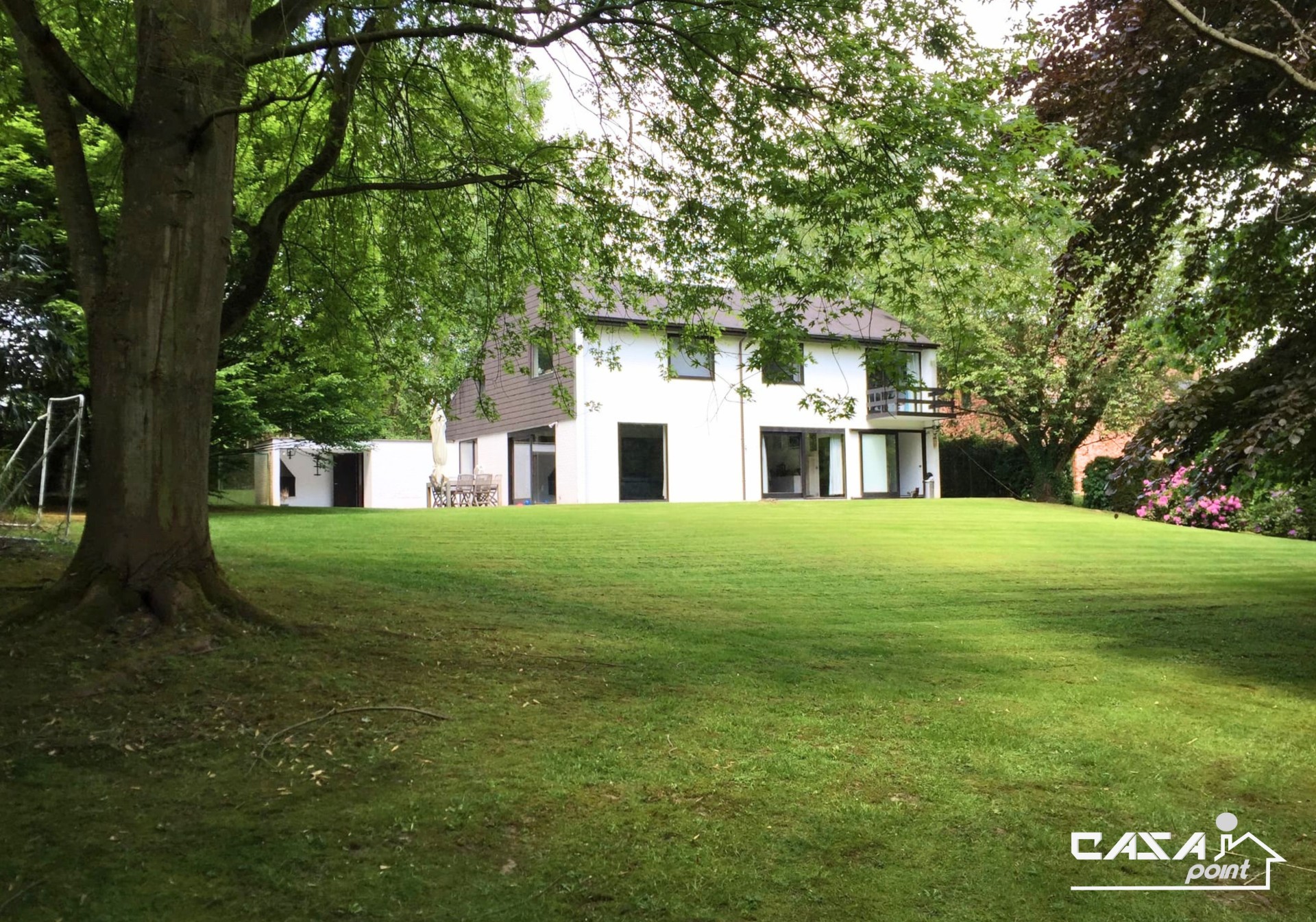 Villa d’architecte d’exception avec 5 chambres et jardin ouvert sur une réserve naturelle à Ophain