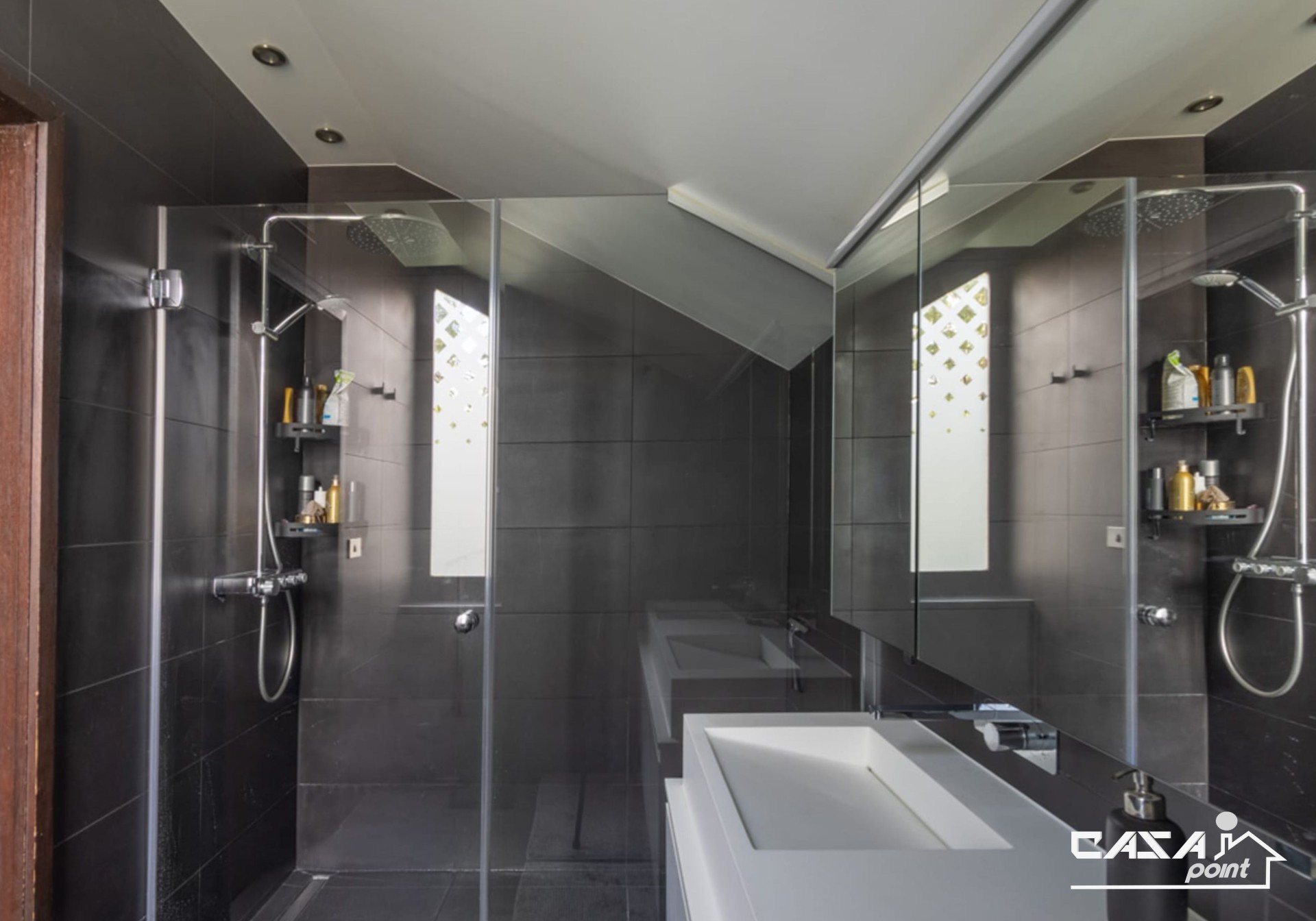 Villa d’architecte d’exception avec 5 chambres et jardin ouvert sur une réserve naturelle à Ophain - Photo 19